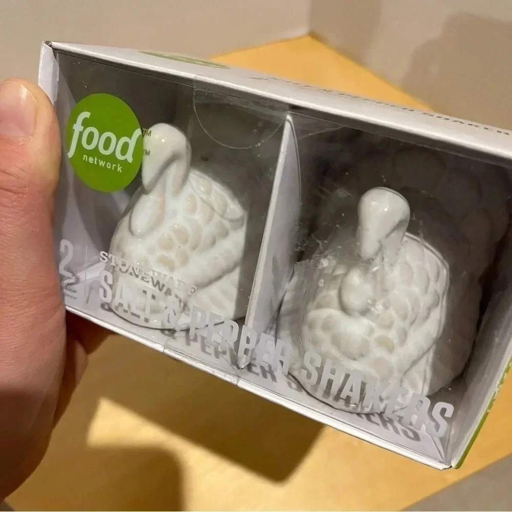 Food Network Turkey Salt Pepper Stoneware Shakers Beige Glazed Thanksgiving